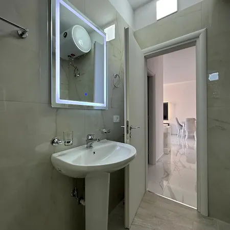 Golden Seaview Two Bedroom דירה *