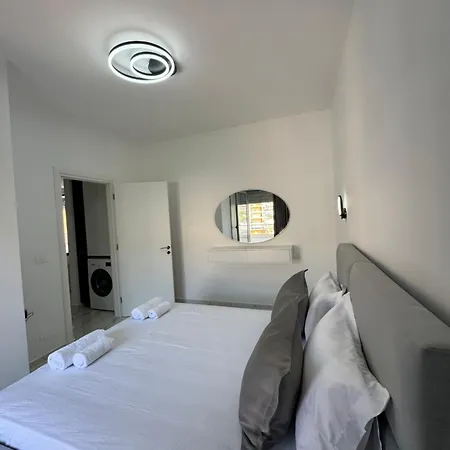 Golden Seaview Two Bedroom דירה *