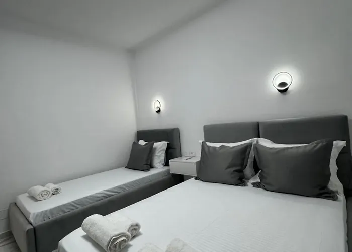 Golden Seaview Two Bedroom Sarandë