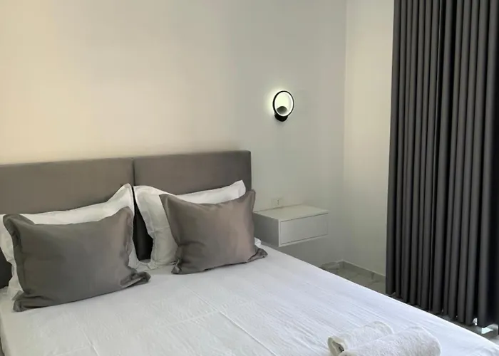 Golden Seaview Two Bedroom * Sarandë