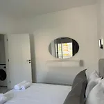 Golden Seaview Two Bedroom Lägenhet Sarandë