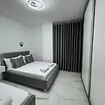 Golden Seaview Two Bedroom Lägenhet Sarandë