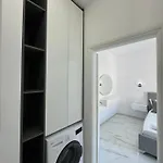 Golden Seaview Two Bedroom Lägenhet Sarandë