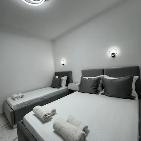 Golden Seaview Two Bedroom Sarandë