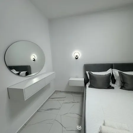 Golden Seaview Two Bedroom * Sarandë