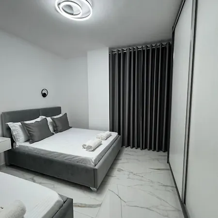 Golden Seaview Two Bedroom Apartment Sarandë