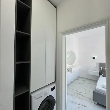 Golden Seaview Two Bedroom アパート Sarandë