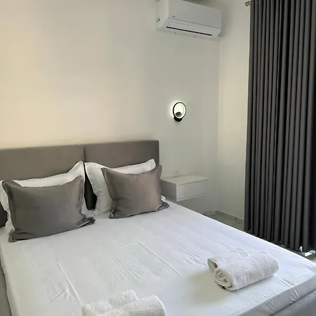 Golden Seaview Two Bedroom * Sarandë